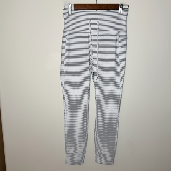 HALARA Black and White Striped Leggings NWOT activewear streetwear every day M - Picture 6 of 7